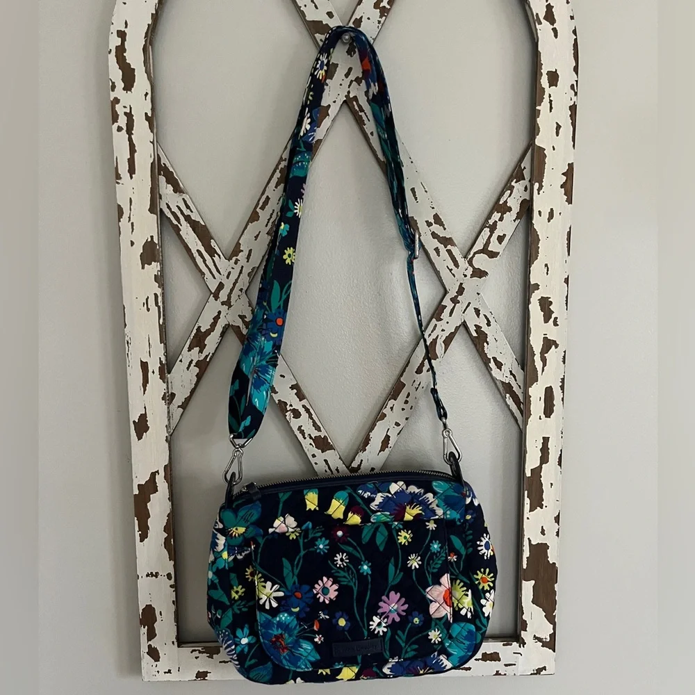 Vera‎ Bradley Iconic Crossbody Moonlight Garden EUC